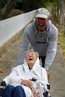 一位90岁的奶奶,被确诊癌症后决定拒绝治疗,去看看世界 