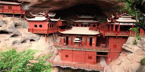 我国这座寺庙藏身于悬崖下,仅由一根柱子支撑,连日本人都来学习 