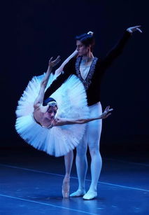 芭蕾界的 长腿女神 们 人鱼公主用声音交换来的,应该就是这样一双腿吧 