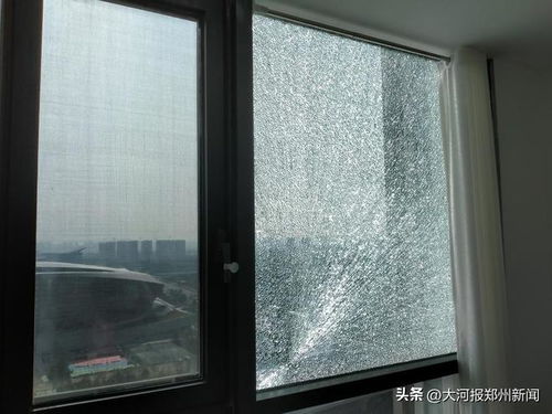 郑州一小区窗户玻璃接连爆裂 多户业主犯了愁