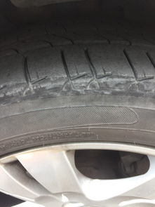 轮胎3年半 表面出现龟裂 需要更换吗 
