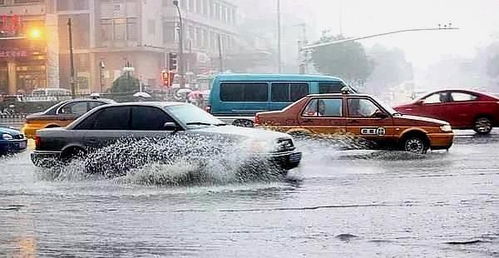 开车技巧,雨天道路积水怎么破 车灯怎么用 95 车主都不知道