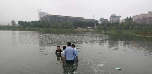 揪心 菏泽一19岁男孩跳河欲轻生,河水已漫过胸前... 