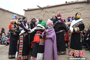 甘肃甘南正月上演 藏族时装秀 