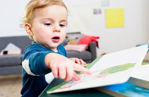小孩应不应该从小开始上早教启蒙班，少儿绘画启蒙对小孩有用吗