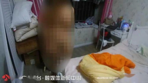 半夜,男子赤身裸体敲女邻居门 求抱抱