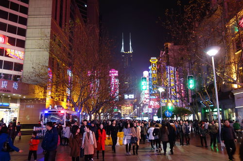 一线城市夜间经济行动PK：北京造IP、广州拼美食、上海国际范
