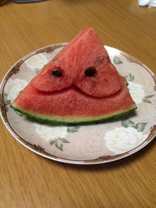 日本网友玩坏西瓜 切开寻找 花式笑容 