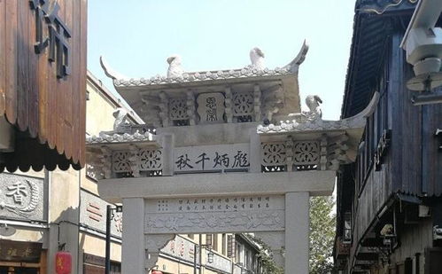 曾是上海繁华的老街,修葺一新后游客不多,但古韵十足值得一游