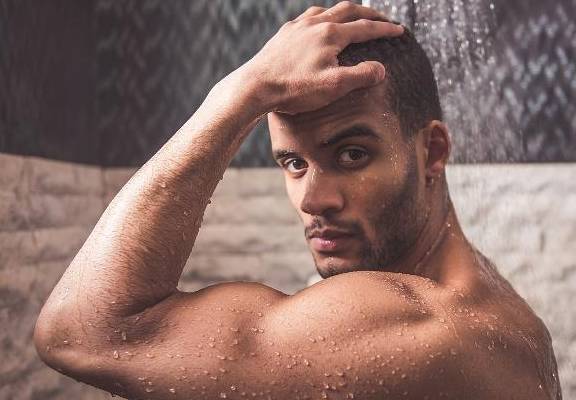 男人洗澡时,多洗洗这2个部位,可能有助于提高 肾动力