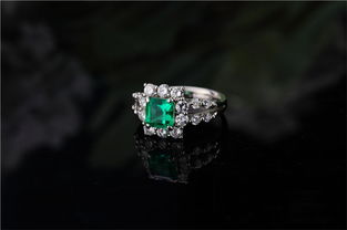 祖母绿宝石是可以传家的,翠绿的祖母绿宝石让人生机盎然吗,祖母绿又叫奶奶绿