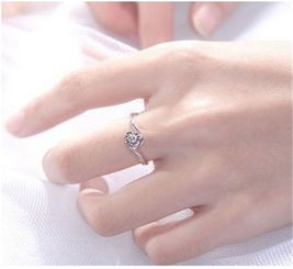 女生左手中指戴戒指,左手中指戴戒指什么意思 戒指戴法的含义