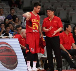 中国男篮整体表现出色，但缺乏突出的个人表现