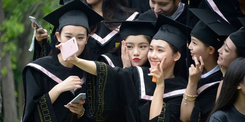 大学毕业生们,你们知道学士服的颜色代表什么含义吗