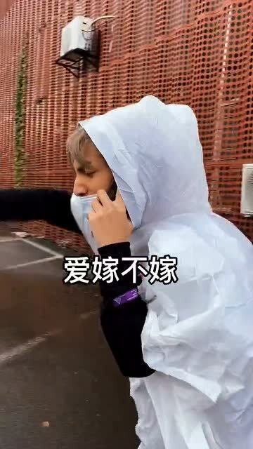 这小伙的口气太大了,这样的男孩子,应该没有女生能拒绝吧 