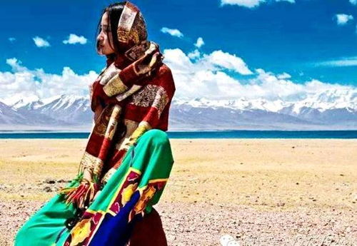 女孩去西藏旅游,一定要记得带一条灰色的长裙子,否则