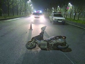 男子夜间骑摩托飙车撞花坛身亡 尸体被拖行现场惨烈 图 