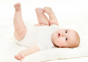 宝宝睡觉摇头怎么回事 6个月宝宝最近晚上睡觉经常摇头怎么回事？ 