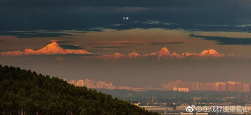 推窗见山 带你领略成都窗外的雪山美景 