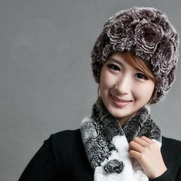 冬天50岁的女人戴什么样的帽子既保暖又大方美丽好搭配衣服 