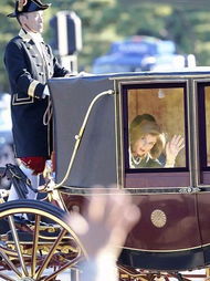 美驻日大使肯尼迪乘马车到皇宫 向天皇呈递国书 组图