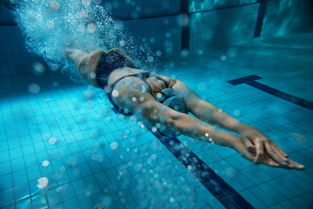 游泳后眼睛为什么会发红 如何预防公共泳池的疾病传染