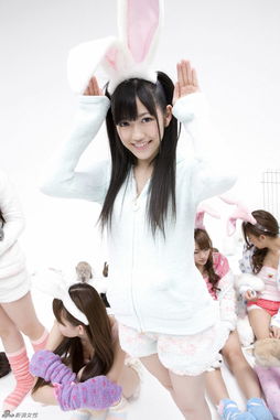 AKB48萌妹昔日和兔子拍写真 娇俏性感 