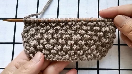 一种颗粒花的编织方法,新手也可以编织,适合编织厚实的外套毛衣 
