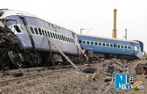 131人遇难 印度部长称列车遇袭脱轨是政治阴谋 