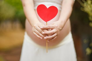 原创孕期，若腹中怀的是“小棉袄”，可能会用这3种方式向你“报喜”