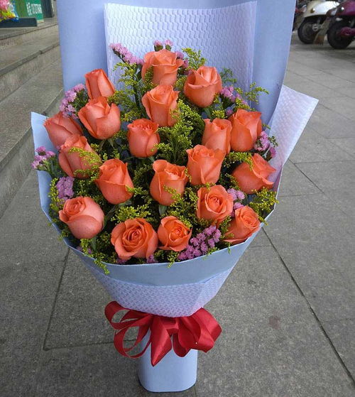 怎么给异地恋的女朋友送花,如何给女朋友送花？给女朋友送花的8个建议