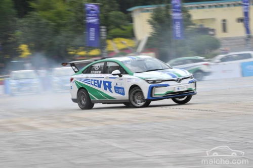 第五届环青海湖电动汽车挑战赛正式开幕 