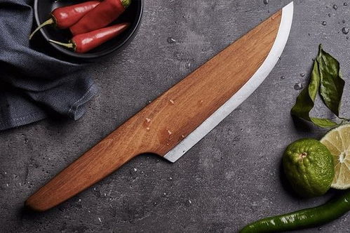 为什么在展销会上买的菜刀能削铁如泥，到家连木头都不能砍(菜刀为什么不能切水果)