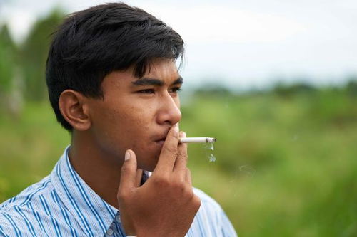 香烟的危害已被证实,但抽烟的人一定会短命吗 专家 看你运气了