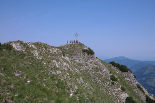 峨眉圣山，形容峨眉山的山的词语有哪些