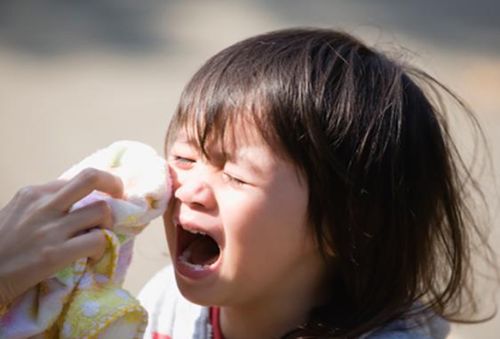 该不该告诉孩子家里穷 傅首尔的观点引人深思,真穷和假富不一样