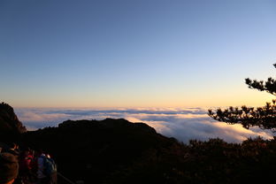 The Wonders of Mount Huang，介绍黄山的英语作文带翻译