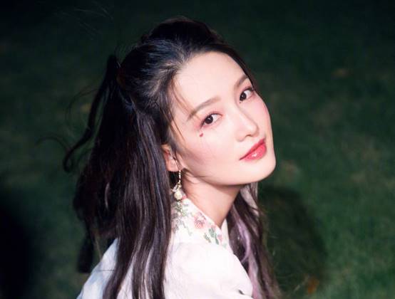 女星泪痣妆 李沁甜美,杨幂妩媚,杨超越也太俏皮元气了