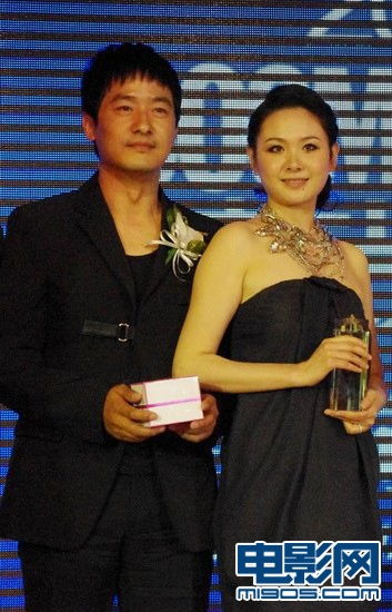 郭晓冬夫妇婚后首次齐亮相 获明星夫妻大奖秀恩爱