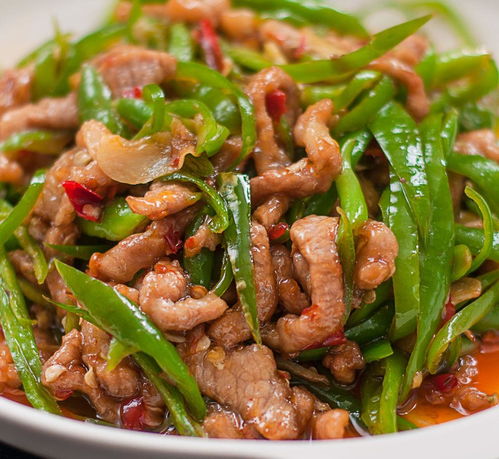 榨菜青椒肉丝大锅菜怎么做,青椒炒肉丝怎么做好吃呢？