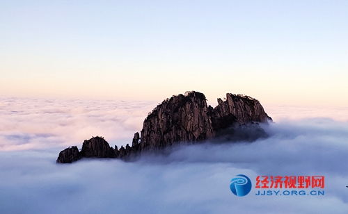 安徽黄山风景区 云海邂逅晚霞 绚烂视觉盛宴