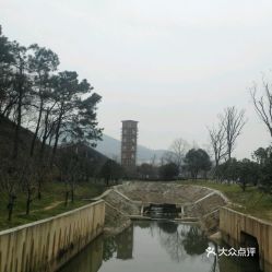 南京牛首山风景区地下停车场免费吗(牛首山东门有免费停车场吗)