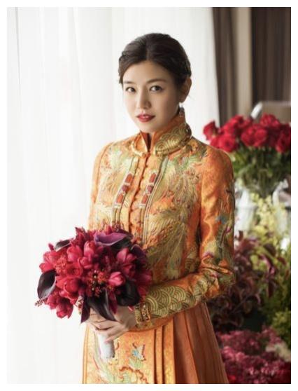 女星穿中式婚服谁最美 你最喜欢谁的呢