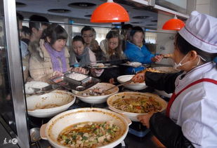 又贵又难吃 大学食堂何时能对大学生好一点