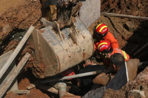 惊险 九江一下水道施工现场泥土坍塌,一名工人被埋 视频 ......