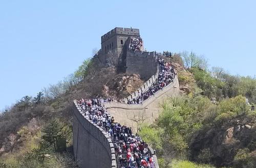 八达岭长城,游客留下18.2万吨垃圾,是看风景还是去扔垃圾