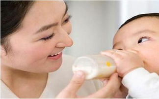 转奶一个月了,感觉宝宝不适应能直接换回原来的奶粉吗 