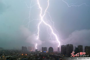 贵州安顺遭遇雷阵雨天气 