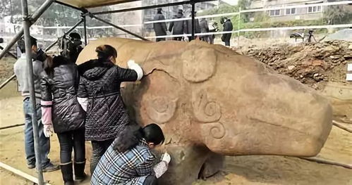 成都天府广场镇水神兽石犀移位引发暴雨 