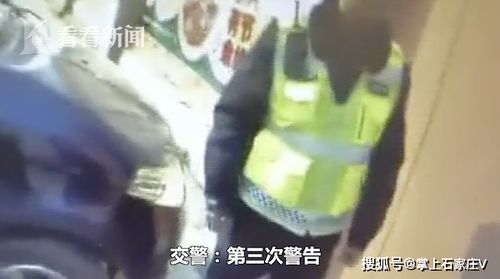 女子骑无证电动车被罚,竟撒泼怒骂交警不要脸